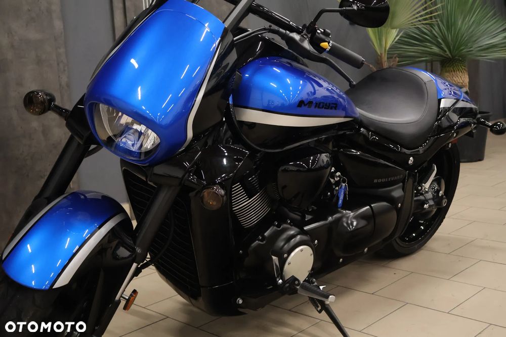 Suzuki Intruder - 14
