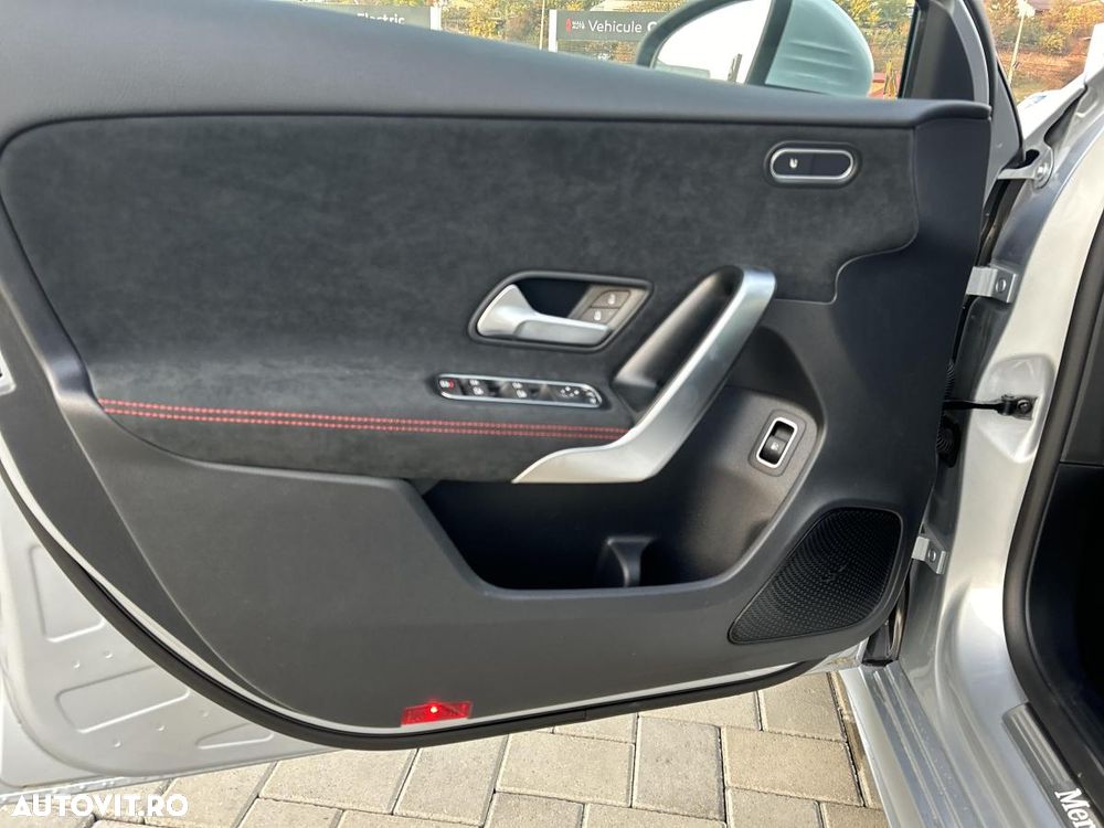 Mercedes-Benz A 250 e Sedan 8G-DCT AMG Line - 11