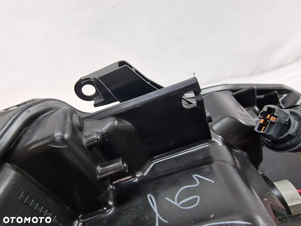 TOYOTA YARIS III 3 LIFT 14- PRAWA LAMPA PRZEDNIA PRZÓD SOCZEWKA , NR AUKCJI LA686 - 14