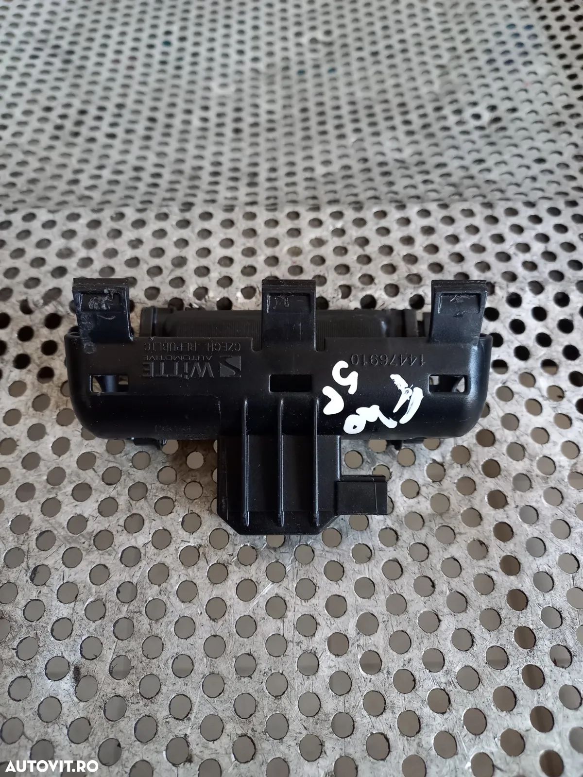 Buton Switch Actuator Deschidere Haion Hayon Bmw Seria 1 F40 G30 G31 Cod  Dupa 2017 - Dezmembrari A - 1