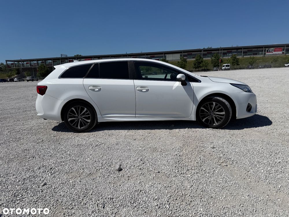 Toyota Avensis 2.0 D-4D Premium - 4