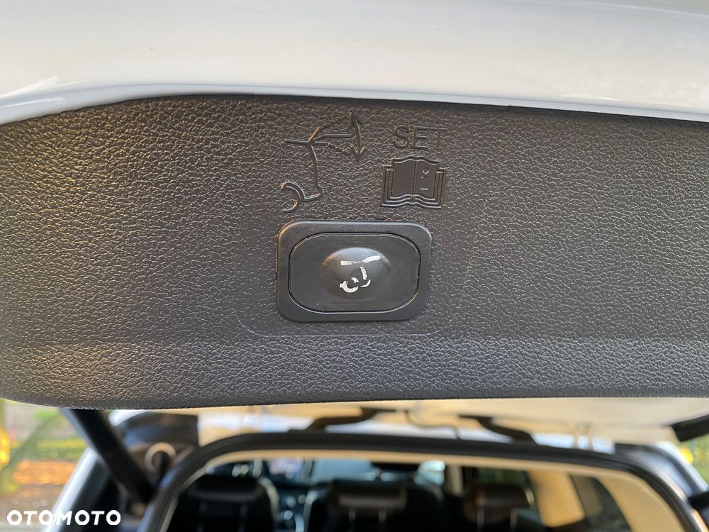 Ford Kuga 2.0 TDCi 2x4 Titanium - 25