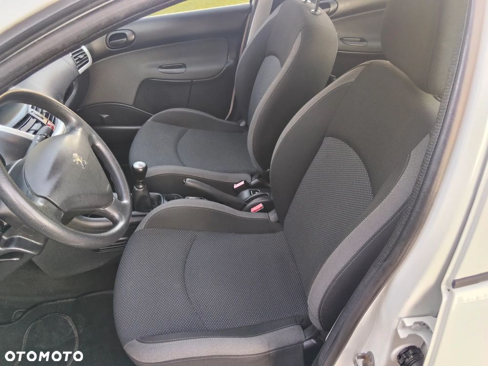 Peugeot 206 plus 75 - 25