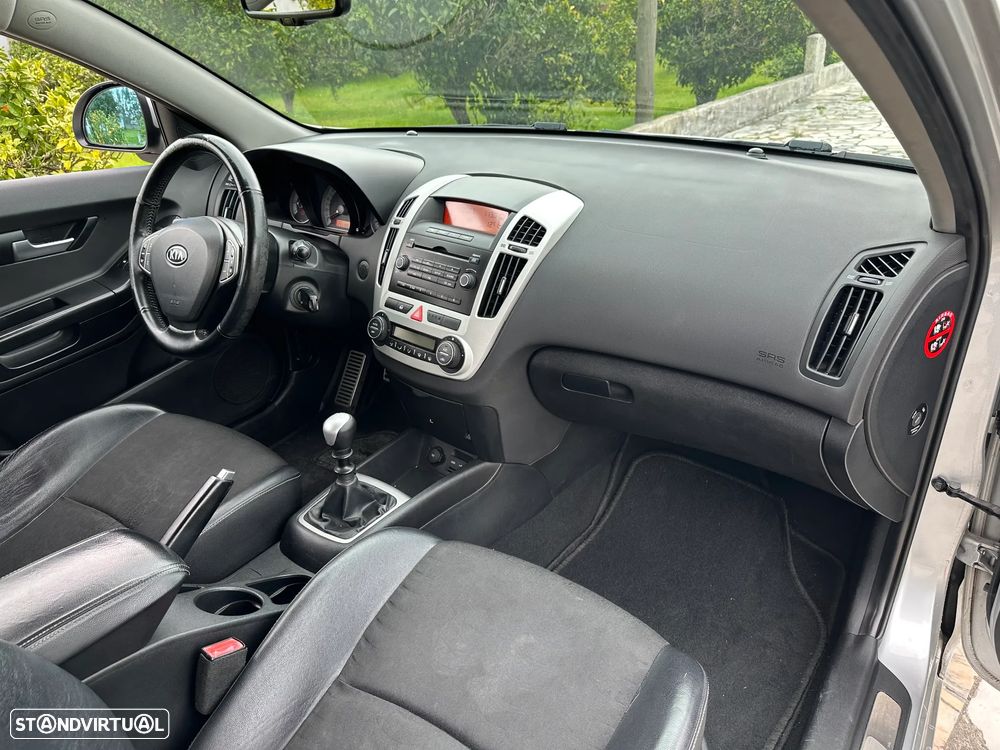 Kia Ceed S Coupé 1.6 CRDi TX - 35