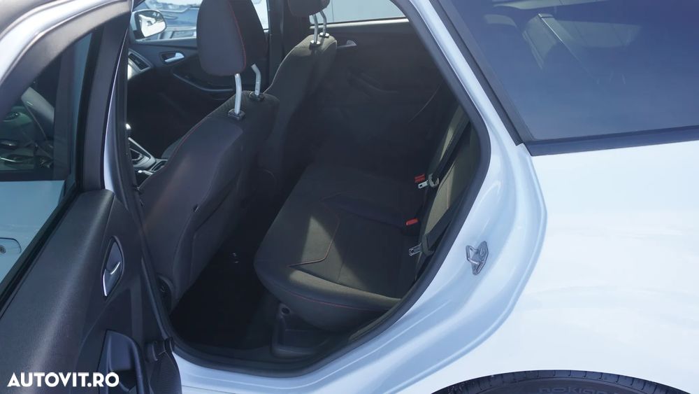 Ford Focus 1.0 EcoBoost Start-Stopp-System ST-LINE DESIGN - 9