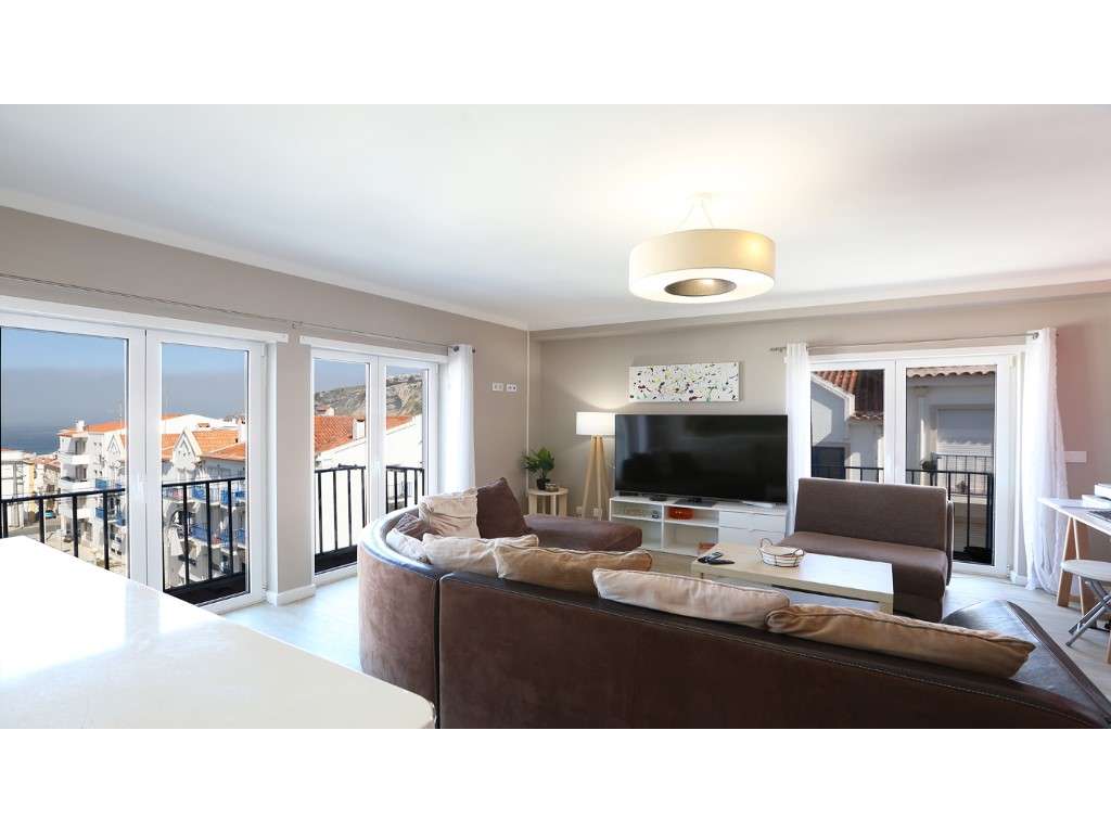 Apartamento T3 renovado no centro da Nazaré com vista mar e estacio... - Grande imagem: 2/27