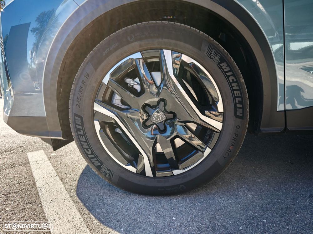 Peugeot E-3008 - 12