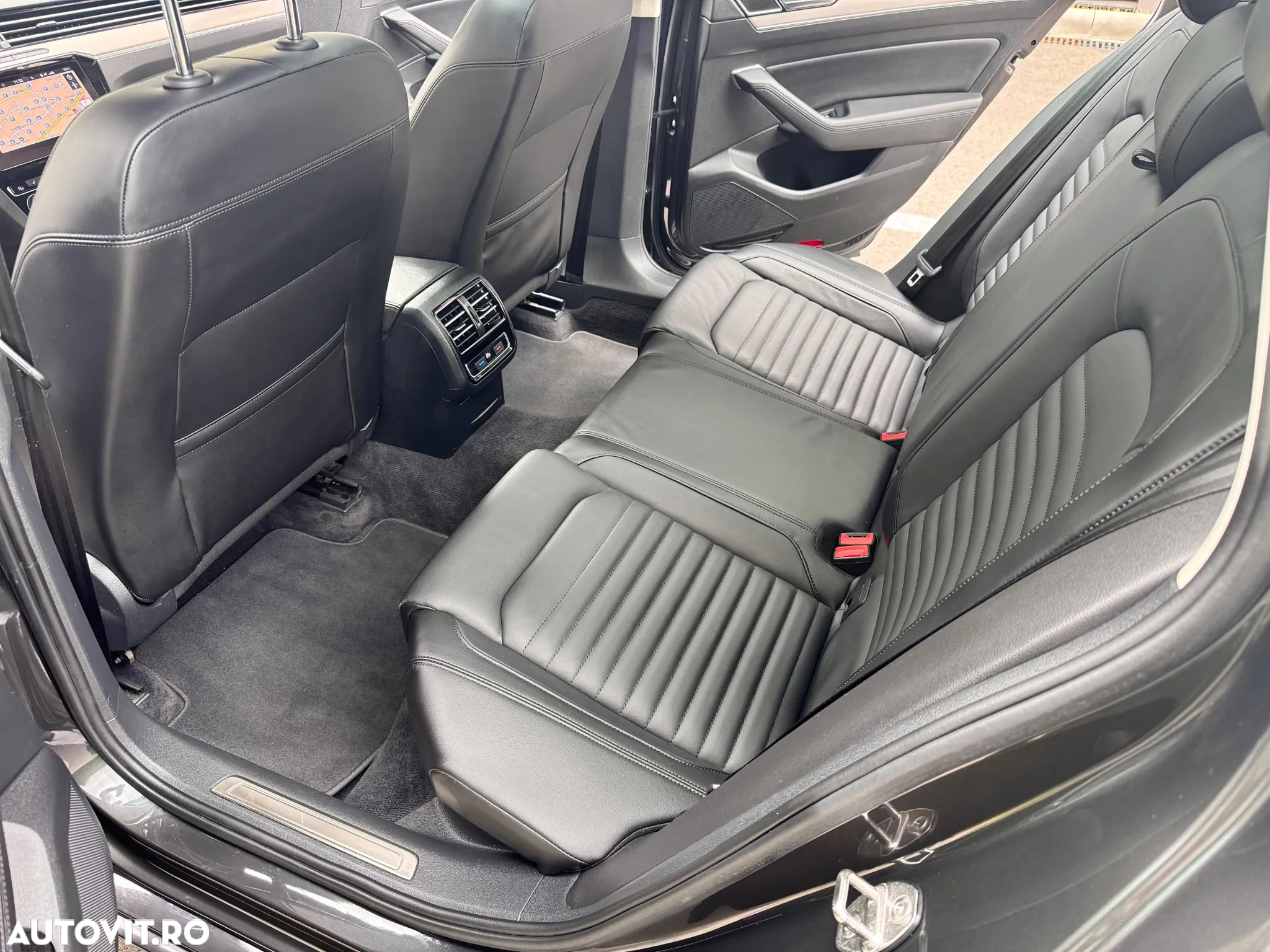 Volkswagen Passat Variant 2.0 TDI SCR DSG BlueMotion Highline - 23