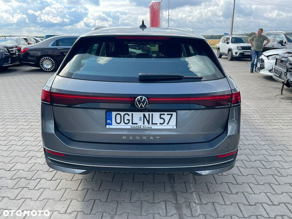 Volkswagen Passat Variant 2024 photo 3