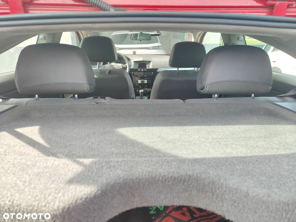 Opel Astra 1.6 Turbo Cosmo - 25