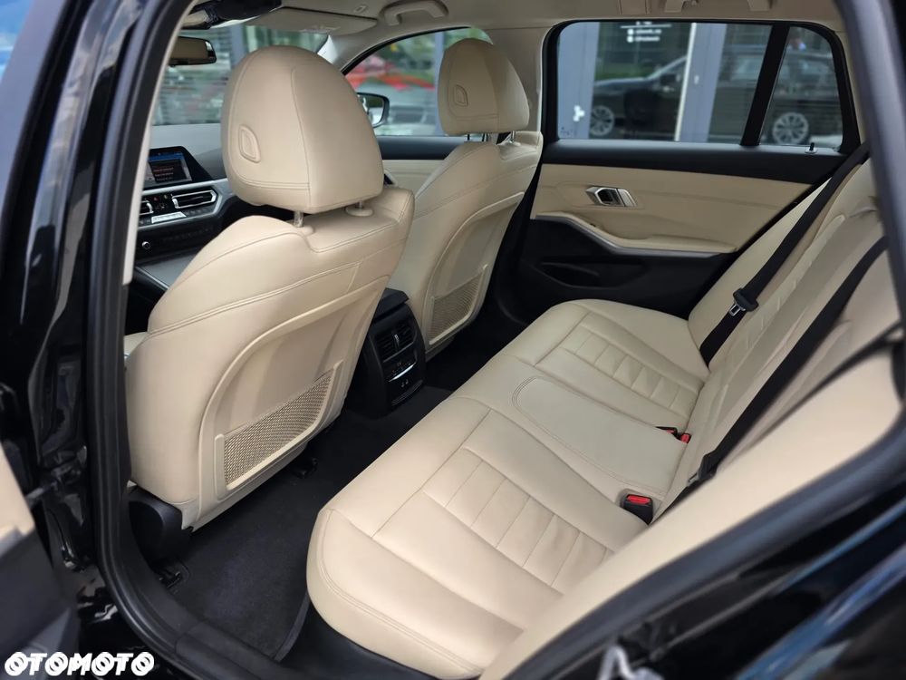 BMW Seria 3 - 35