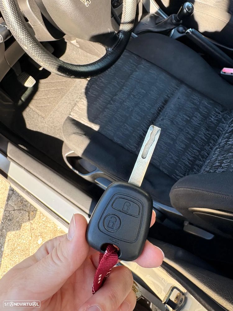 Peugeot 307 Break 1.6 HDi Navtech - 12