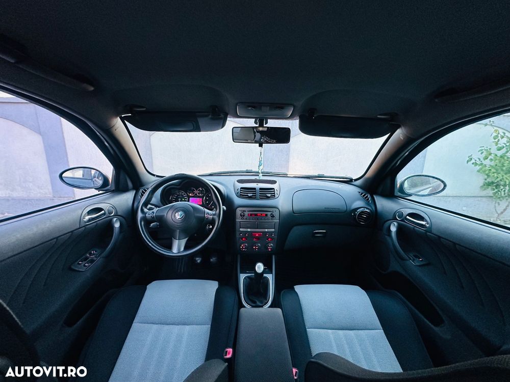 Alfa Romeo 147 1.6 TS Distinctive - 6