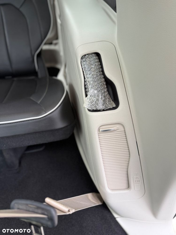 Chrysler Pacifica - 35