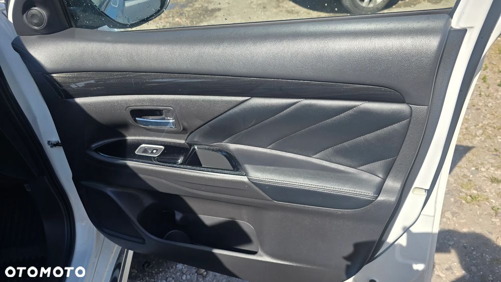 Mitsubishi Outlander 2.0 4WD - 6