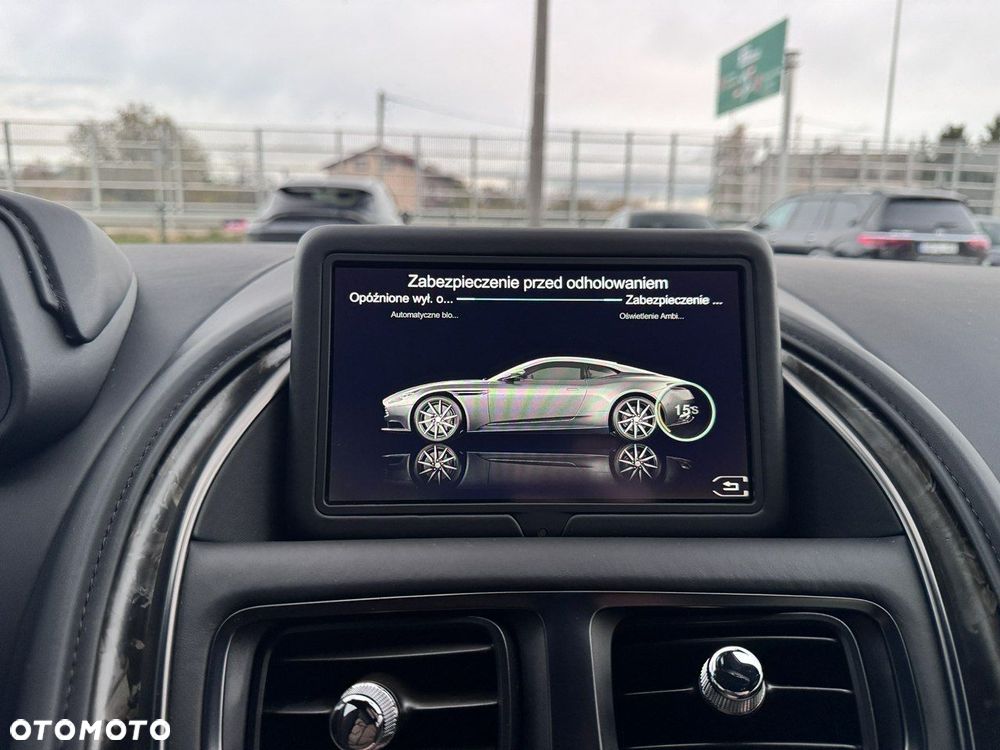 Aston Martin DB11 - 32