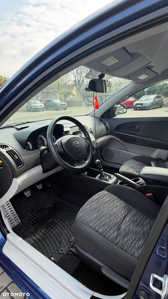 Kia Ceed 1.4 L - 8