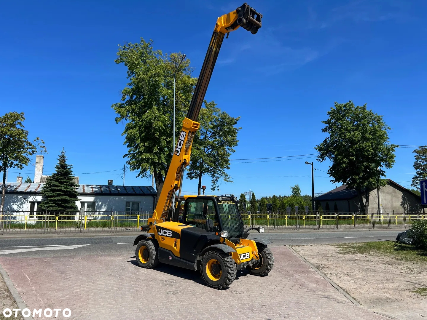 JCB 525-60 Hi-Viz - 13