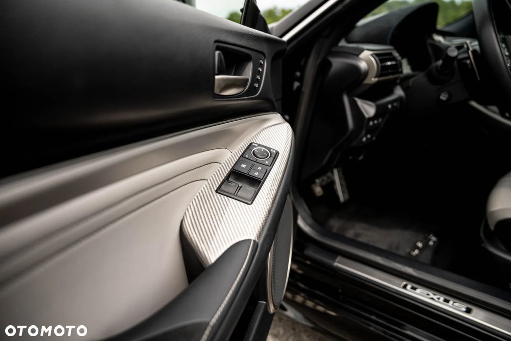 Lexus RC F Prestige - 30