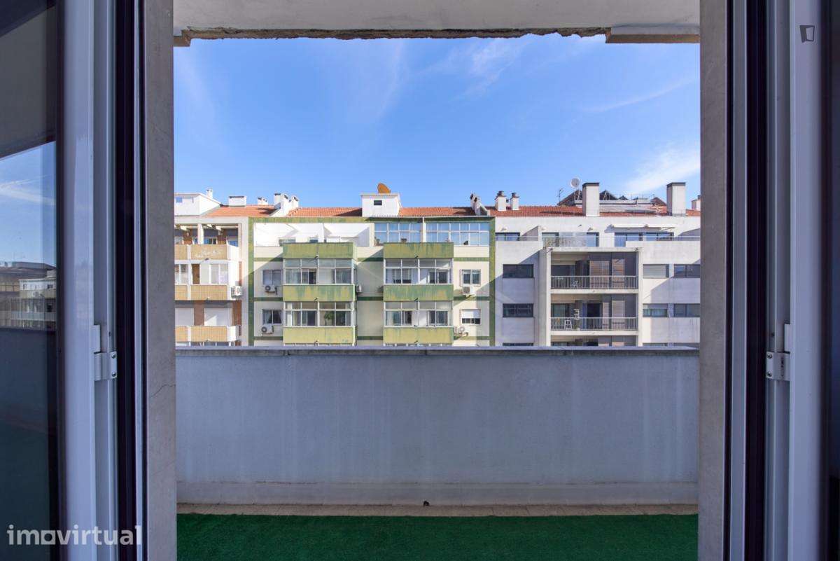 Quarto - localizado em Intendente Lisbon - Grande imagem: 4/28
