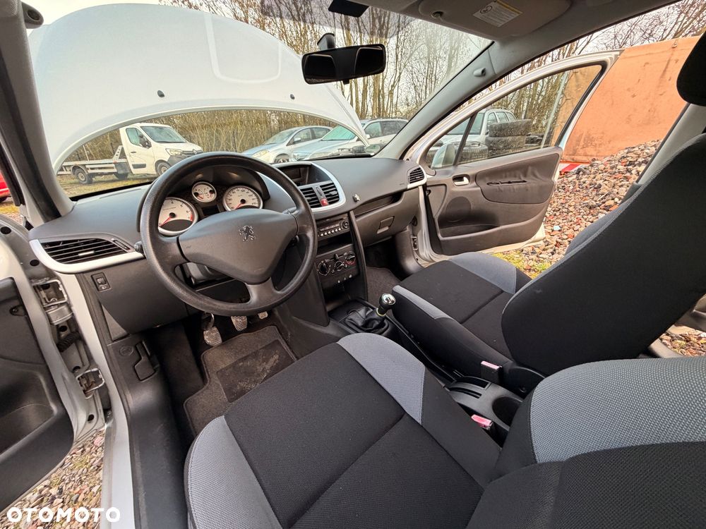 Peugeot 207 1.4 - 9