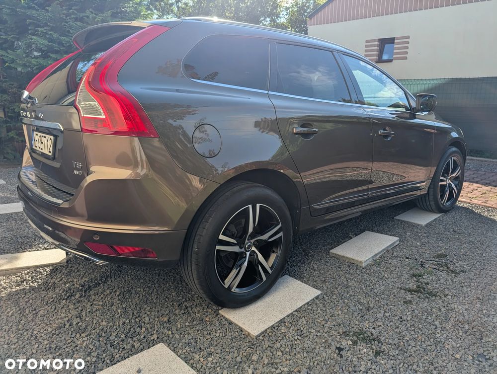 Volvo XC 60 T5 AWD Summum - 4