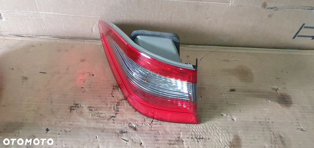 Lampa lewy tył tylna lewa Mercedes E-Klasa W211 Lift Kombi A2118202764 - 2