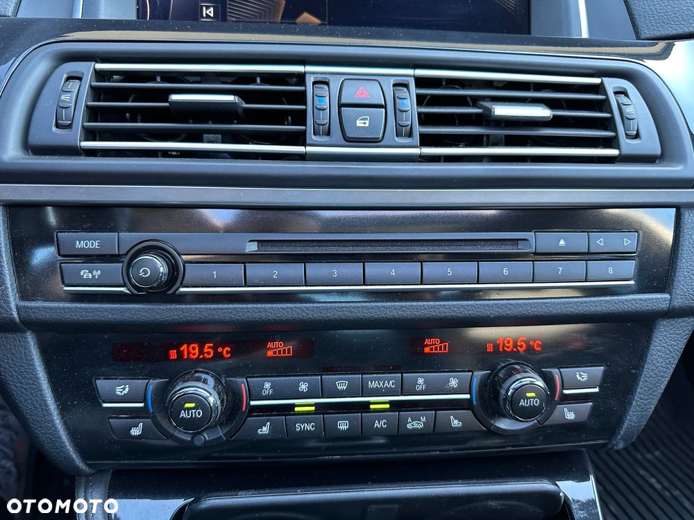 BMW Seria 5 530d xDrive Luxury Line - 32