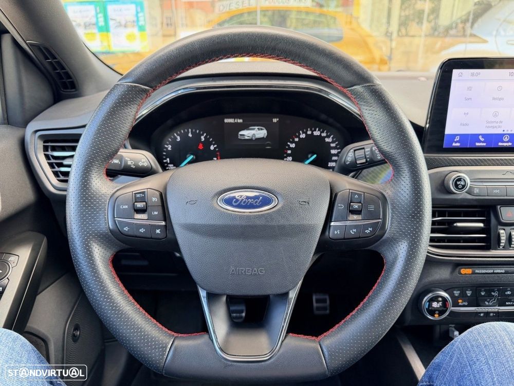 Ford Focus SW 1.0 EcoBoost ST-Line X - 35