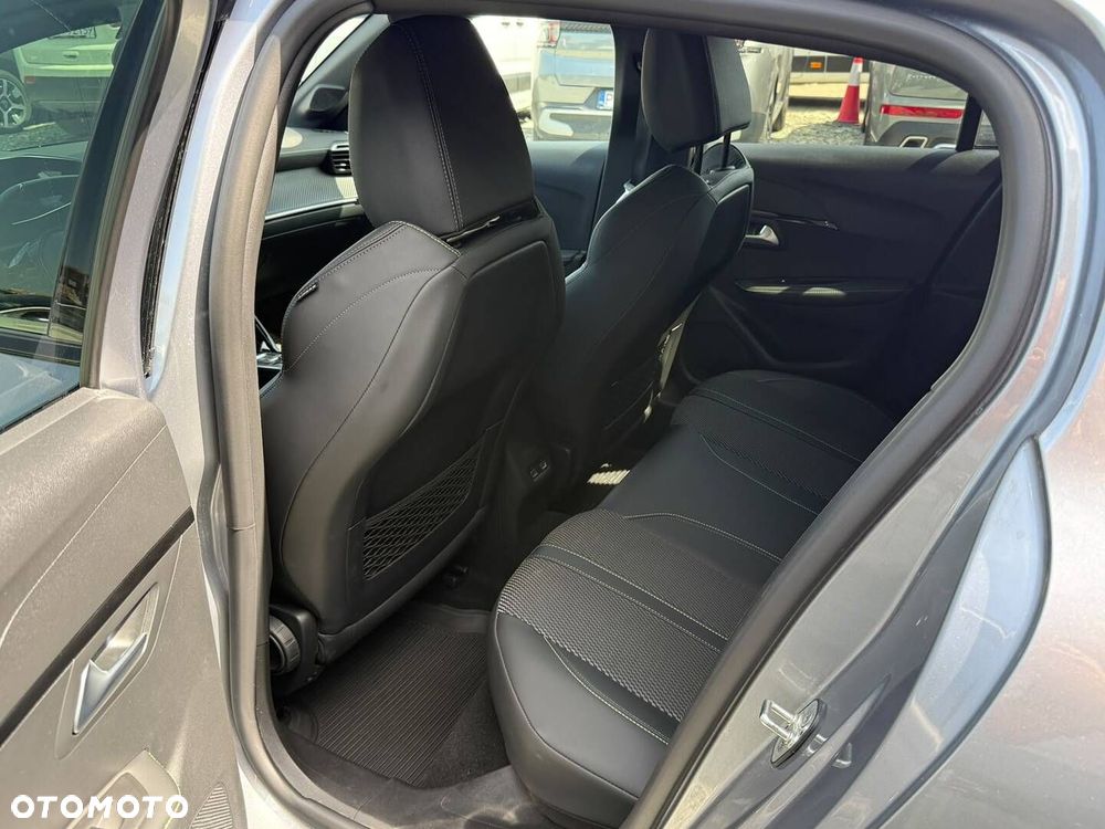 Peugeot 208 - 28
