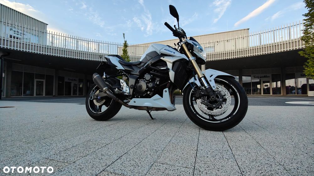 Suzuki GSR - 24