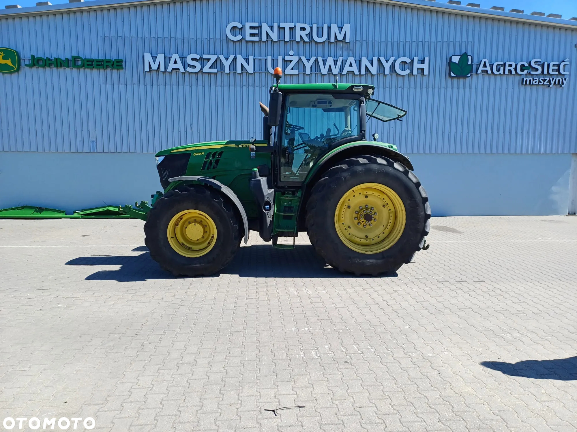 John Deere 6215R - 2