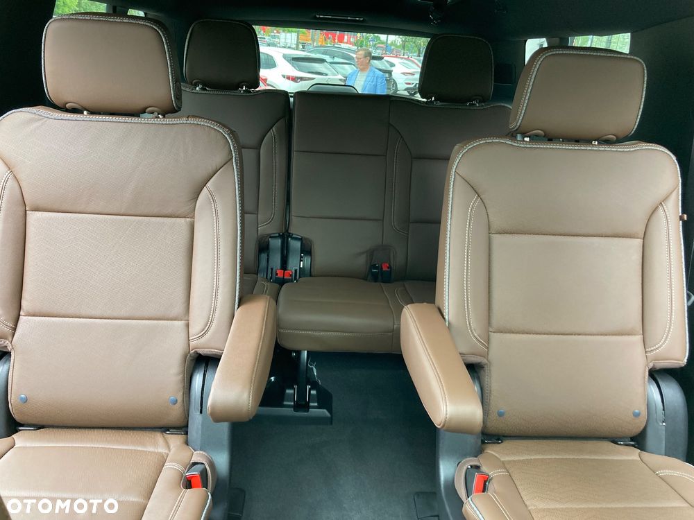 Chevrolet Suburban - 23