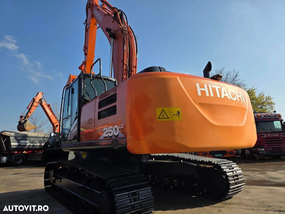 Hitachi ZX250LC-6, 2020, 4.294h, 28t, cupa NOUA 1,55mc, lant 95% bun doar 136h mars, Consum mediu 11l/h, 3 pompe hidr HITACHI, produs in JAPOANIA, inst picon pe brate, camera spate si laterale, Ad sapare 7,5m, posibil leasing, CA NOU-PROMOTIE 106.900 Eur - 5