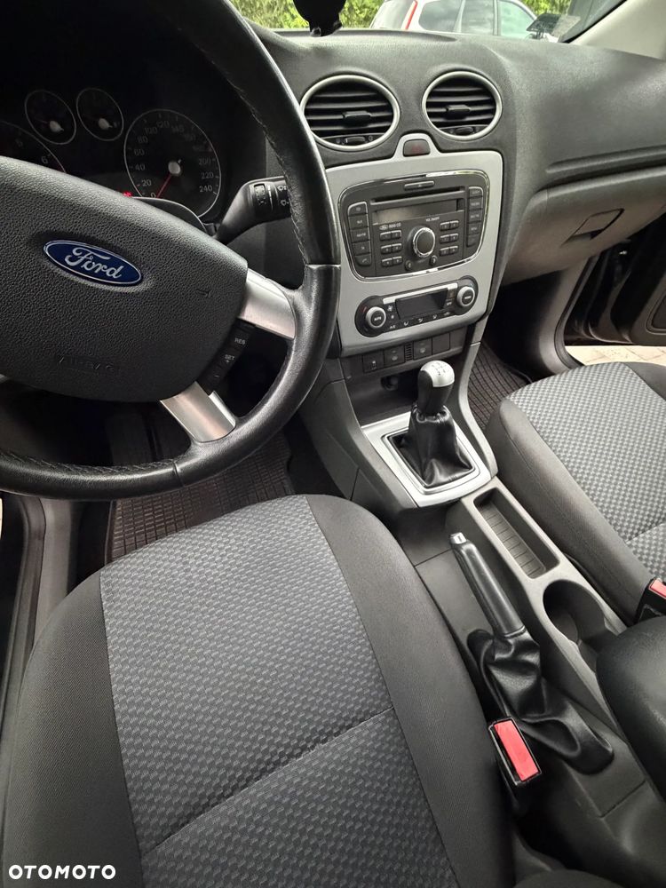 Ford Focus 1.8 FF Ghia - 22