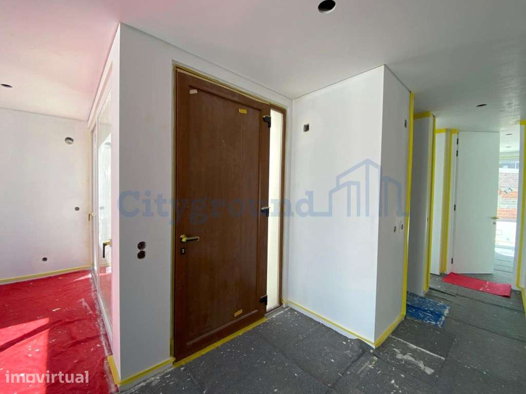 Moradia T2 com garagem e piscina junto à praia - Grande imagem: 4/25
