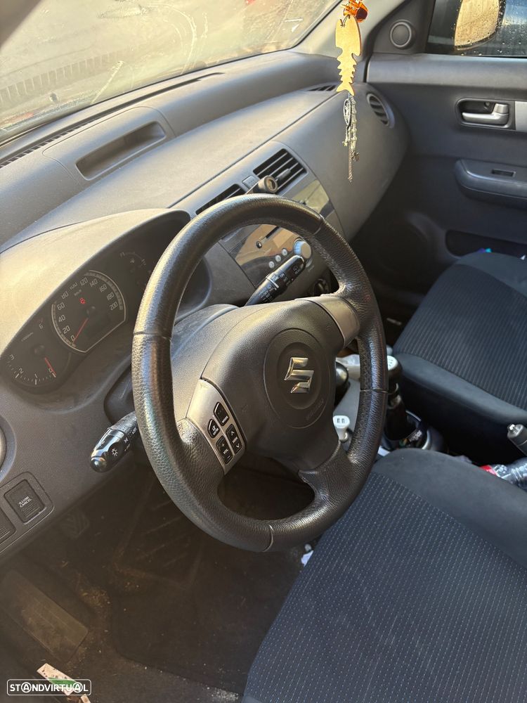 Suzuki Swift 1.3 DDiS Sport - 4