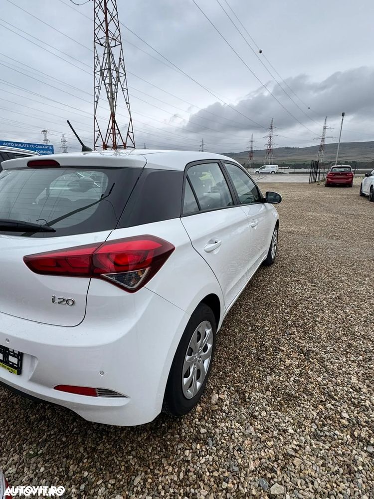 Hyundai i20 1.1 CRDi Comfort+ - 13