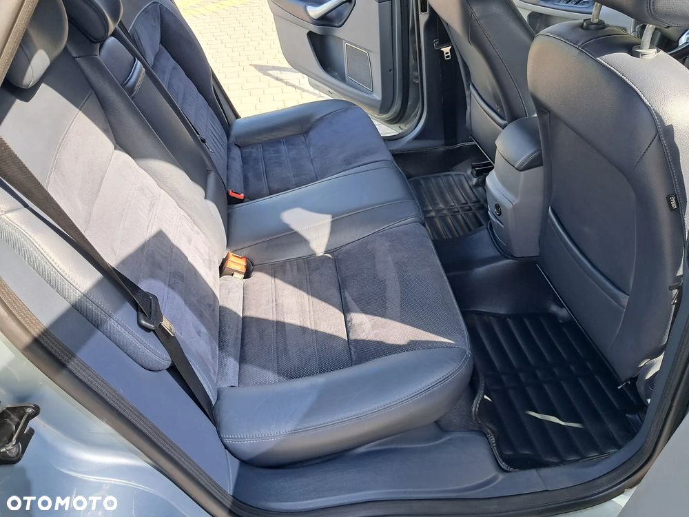 Ford Mondeo 2.5 Titanium X - 27