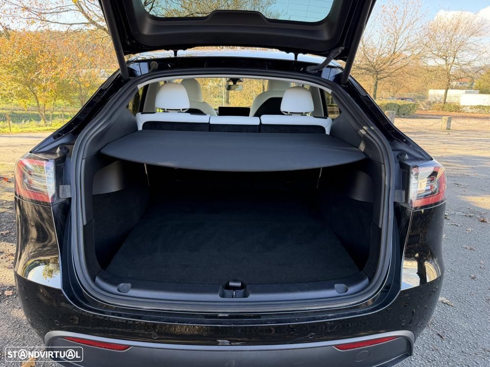 Tesla Model Y Long Range Dual Motor AWD - 31