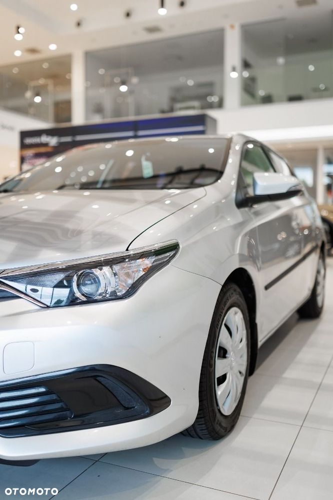 Toyota Auris - 13