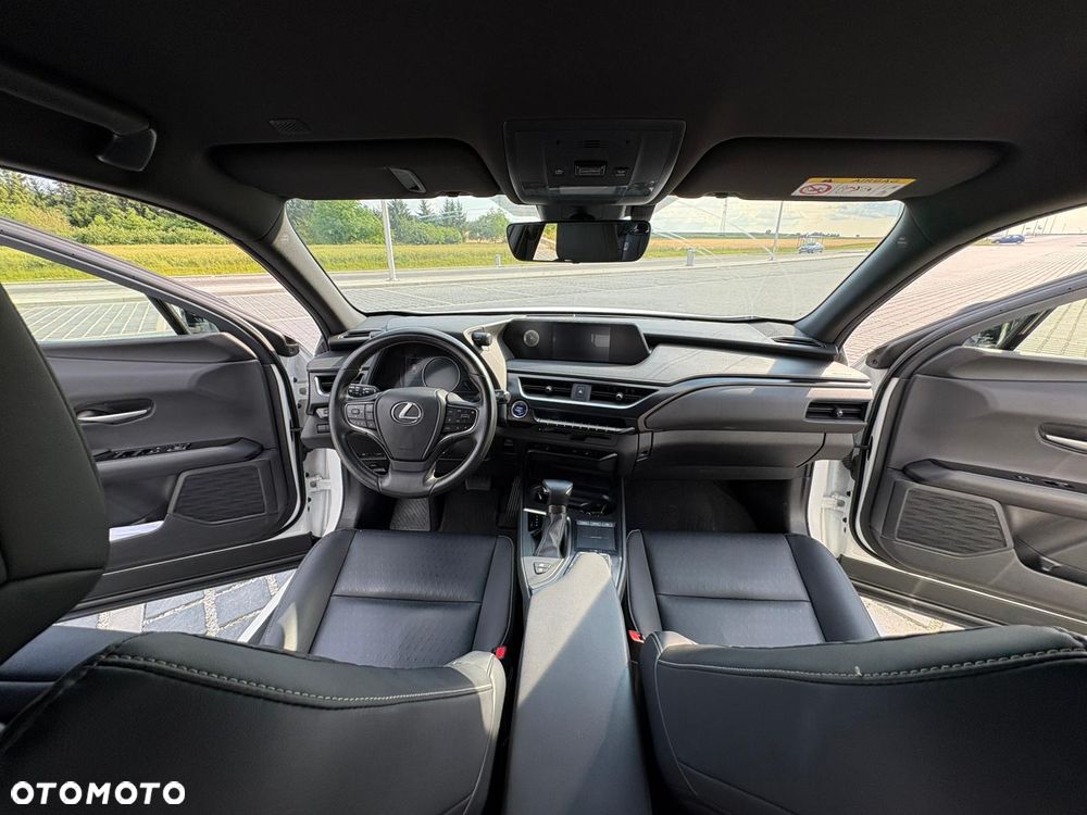 Lexus UX - 25
