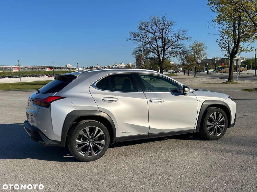 Lexus UX 250h F SPORT - 4