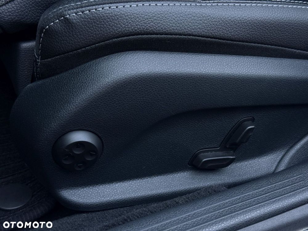 Mercedes-Benz Klasa C 180 7G-TRONIC Exclusive - 20