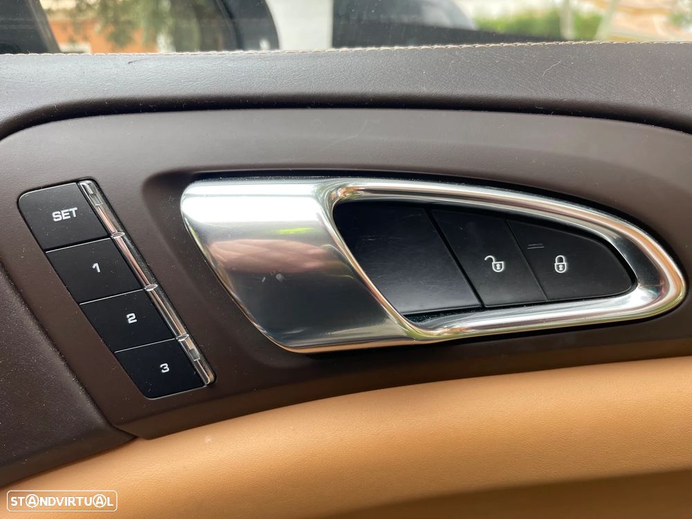 Porsche Cayenne Turbo S Tiptronic S - 10