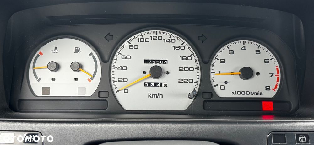 Mitsubishi Space Runner 1800 City - 16
