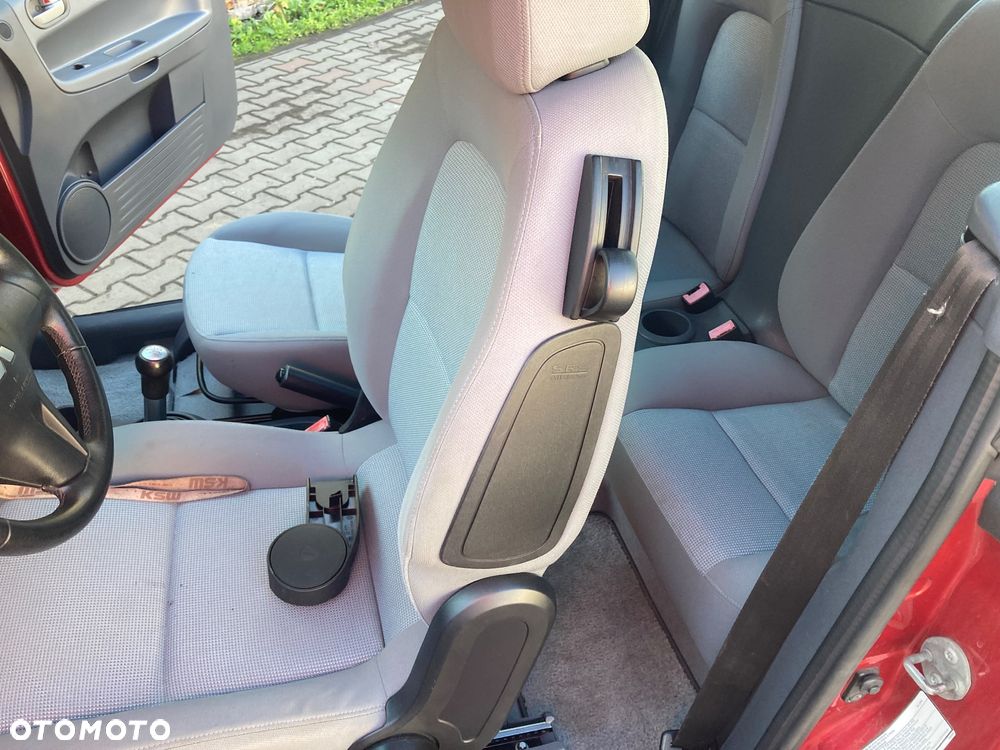 Mitsubishi Colt - 18