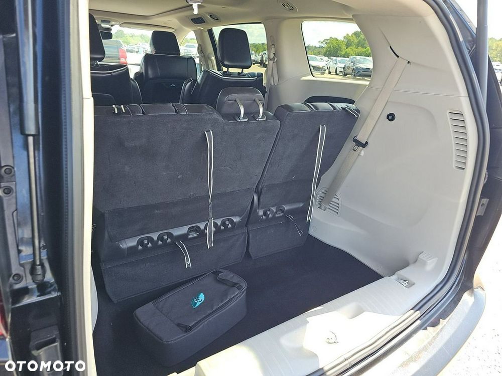 Chrysler Pacifica - 12
