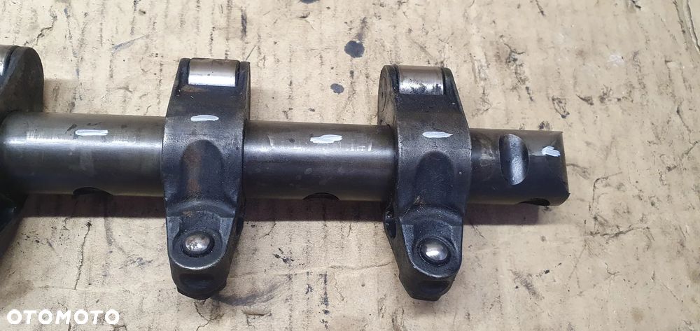 Wałek rozrządu pompowtryskiwaczy popychacze VW Passat B6 2.0 TDI - 3