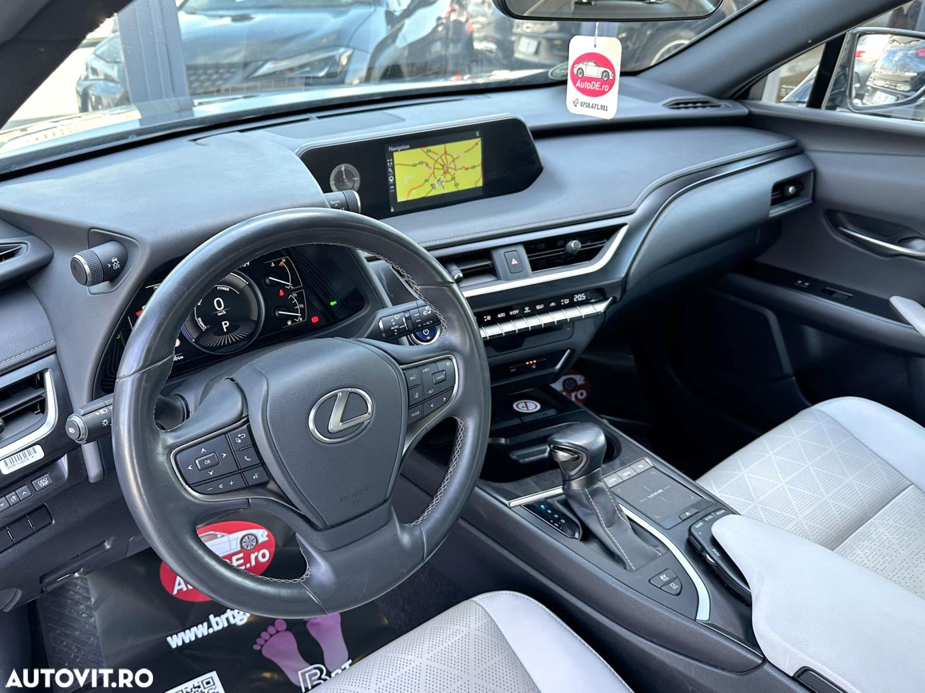 Lexus UX - 5